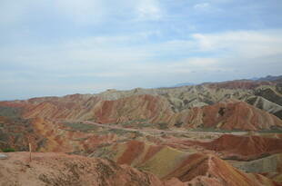 七彩斑斓的壮丽丹霞地貌