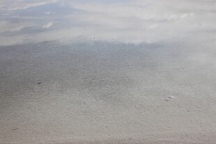 地面尘土飞扬场景