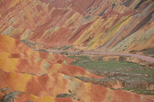 七彩斑斓的壮丽丹霞地貌