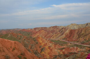 五彩斑斓的壮丽山地景观
