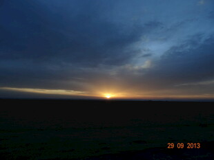 草原上的壮丽日出时刻