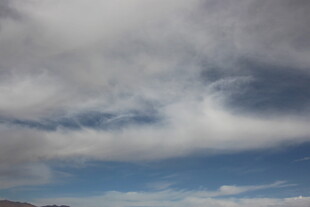 天空中舒展的美丽云层