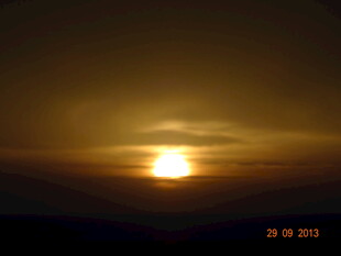 日落时分的壮丽天空景观