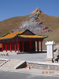 草原上的传统建筑景观