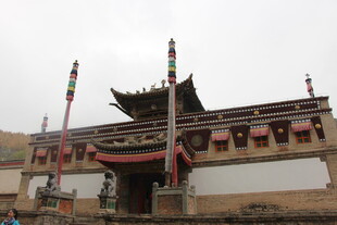 藏式风格古建筑外观