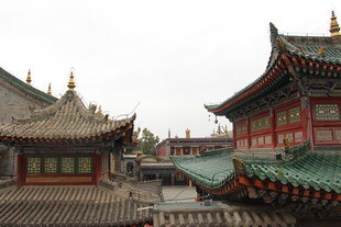 中式古建筑群屋顶景观