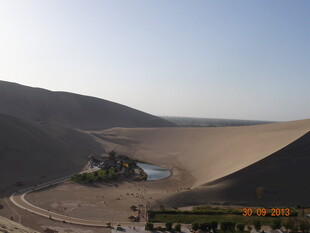 壮观的沙漠中的水利工程