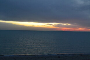 海边日落时分的美丽景象