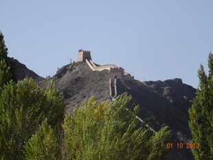 巍峨长城屹立青山之巅