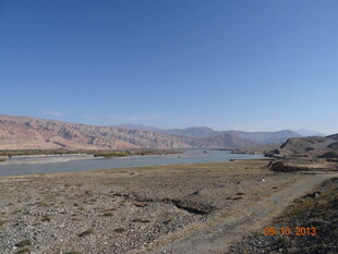 荒漠中的宁静水域