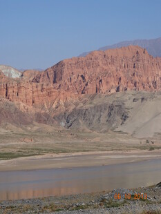 壮丽河谷丹霞地貌景观