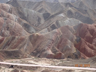 七彩斑斓的壮丽丹霞地貌