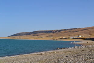湖畔风光 宁静的蓝色水域