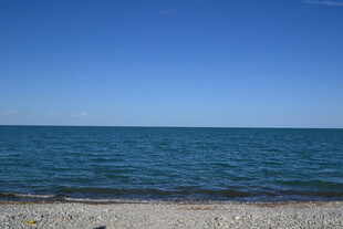 海边景致 蔚蓝大海与沙滩