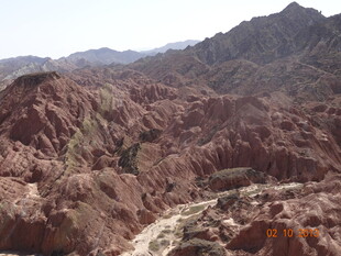 壮丽红色峡谷地貌景观