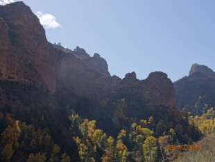 秋日山间壮丽景色