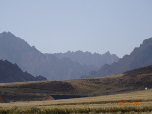 广袤山野间的壮丽风光