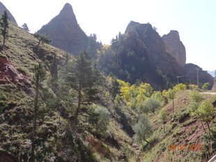 壮丽山景 山间绿意盎然