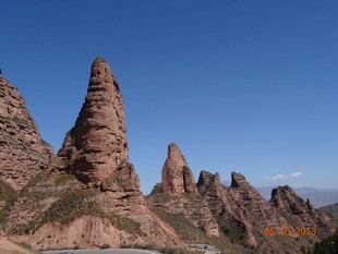 奇特壮观的丹霞地貌山峰