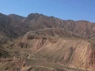壮丽多彩的山峦景观