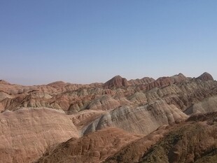 七彩山峦壮丽风光