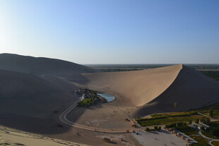 壮丽沙漠景观全景图