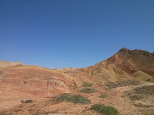 七彩斑斓的壮丽山地景观