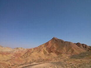 壮丽多彩的沙漠山丘景观