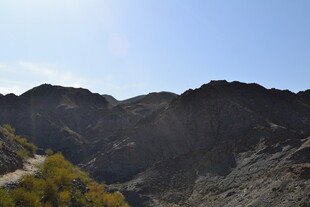 山间美景 阳光照耀的山谷