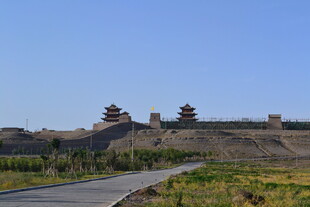 古城墙边的开阔风景