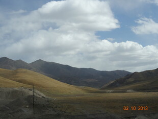 高原风光 蓝天白云山脉