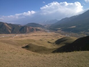 广袤山野间的壮丽风光