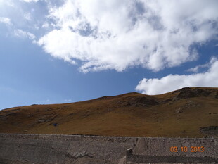 高原风光 蓝天白云下的大地