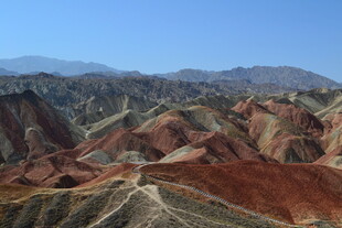 七彩斑斓的壮丽丹霞地貌