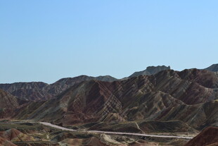 七彩山峦 壮美自然景观
