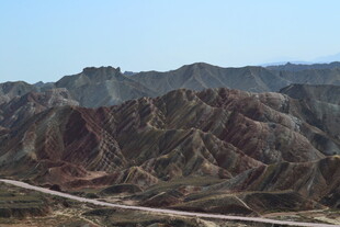 七彩斑斓的壮丽丹霞地貌