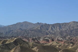 壮丽多彩的连绵山脉