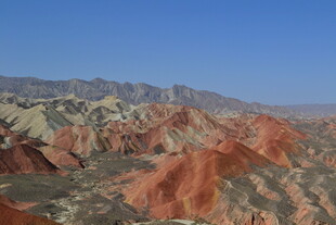 七彩丹霞地貌壮丽景观