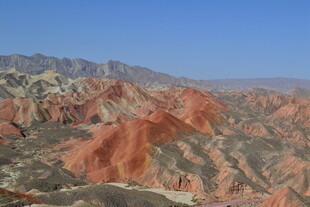 壮丽七彩丹霞地貌景观