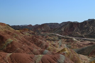 七彩斑斓的壮丽丹霞地貌