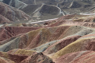 七彩斑斓的壮丽丹霞地貌