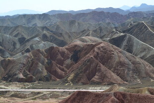 七彩斑斓的壮丽丹霞地貌