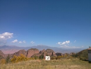 山间美景 小屋静立