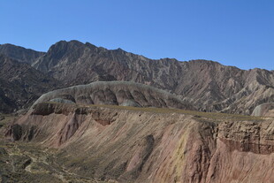 壮丽多彩的山峦景观
