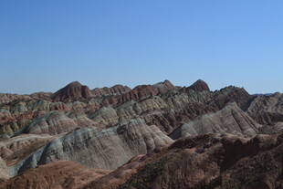 七彩斑斓的壮丽丹霞地貌