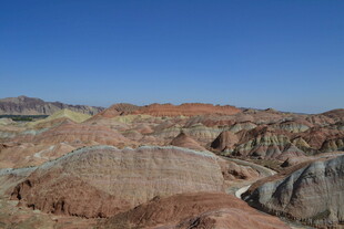 五彩斑斓的壮丽丹霞地貌