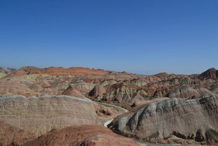 七彩丹霞地貌壮丽景观