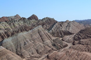 七彩斑斓的壮丽丹霞地貌