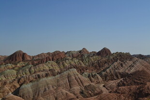 七彩斑斓的丹霞地貌景观
