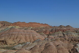 七彩斑斓的壮丽丹霞地貌